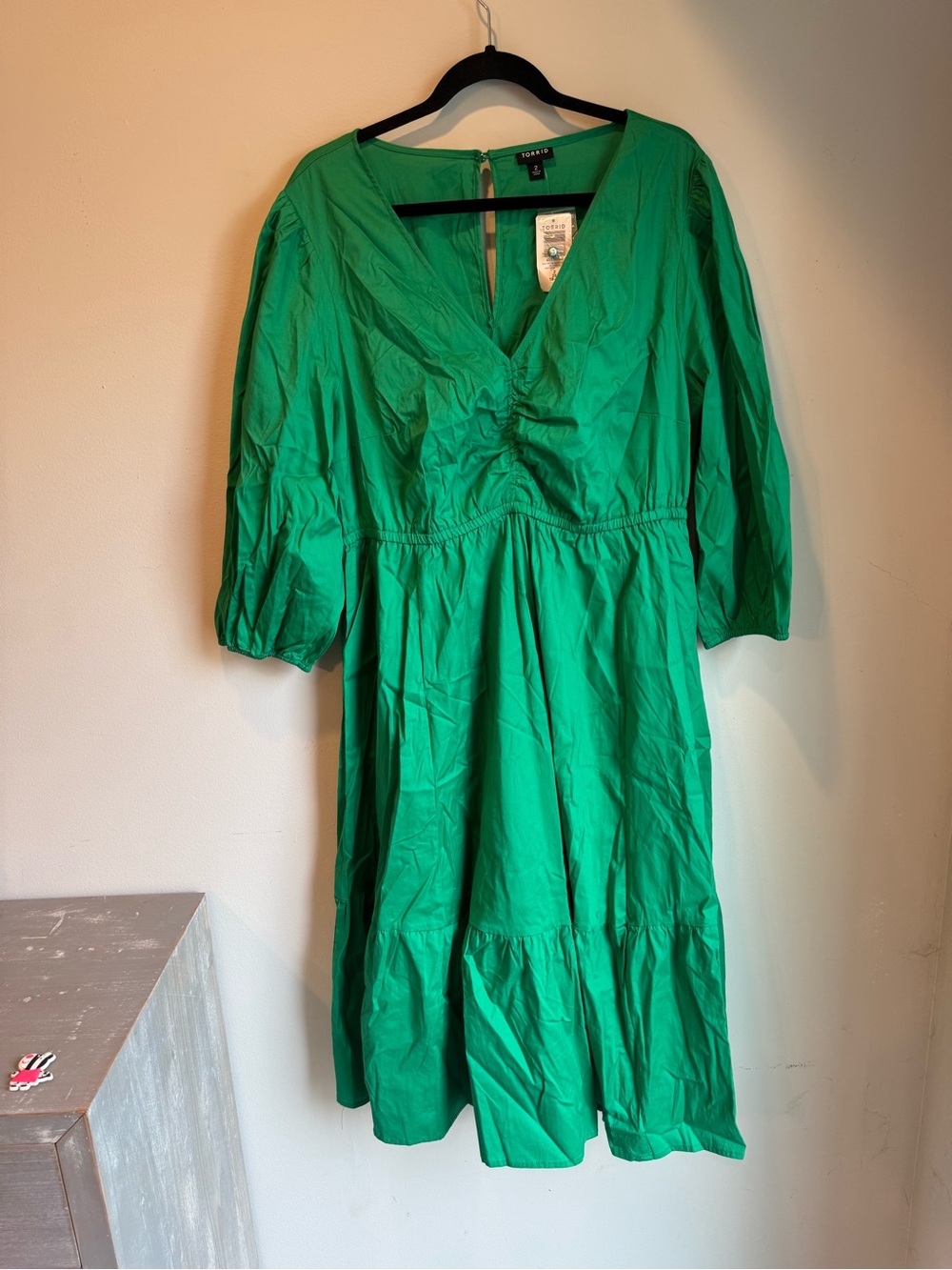 torrid Emerald Green V‑Neck Gathered Midi Dress 2x NWT - Picture 3 of 5